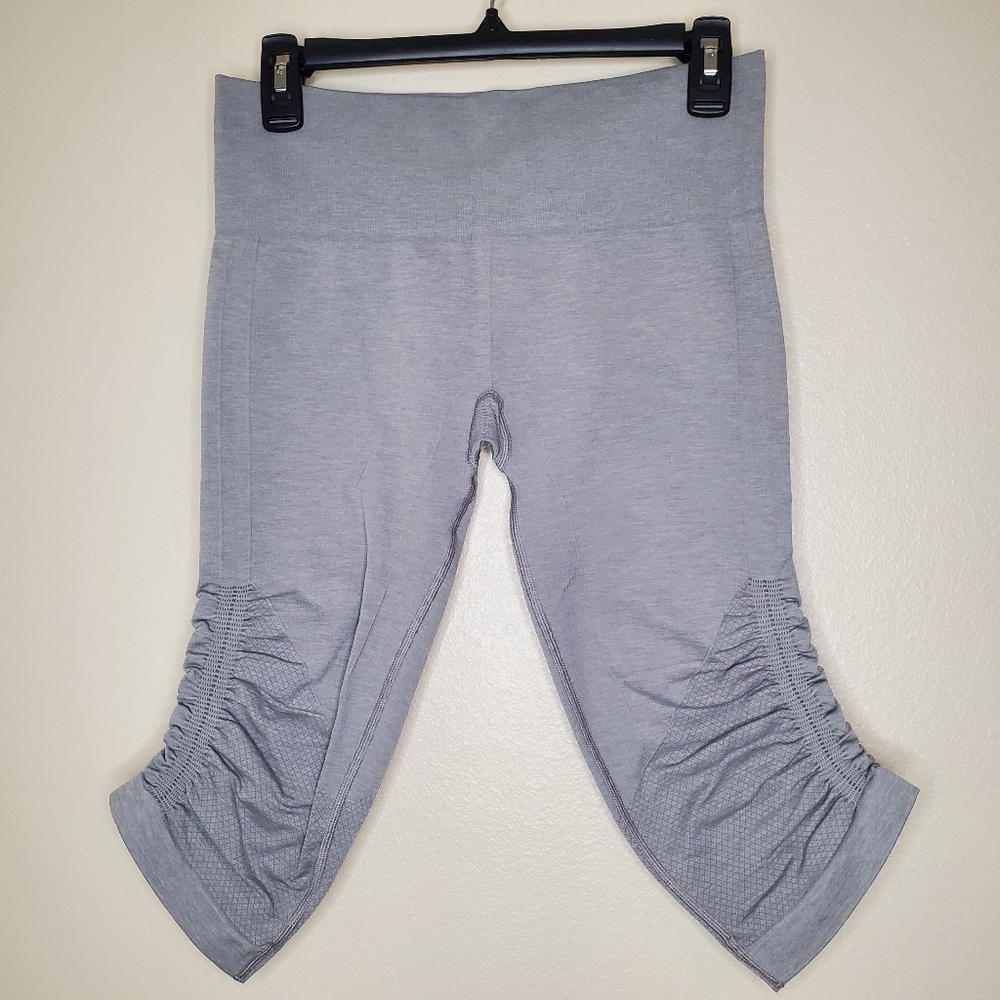 Women’s Lululemon In The Flow Crop Leggings size 8‎ Grey Workout leggings